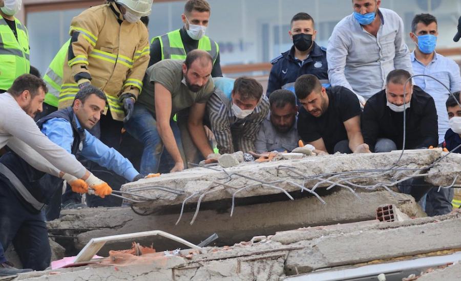 زلزال في ازمير التركية 