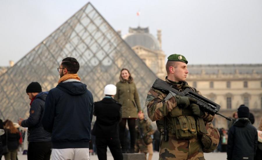 هجوم متحف اللوفر في باريس 