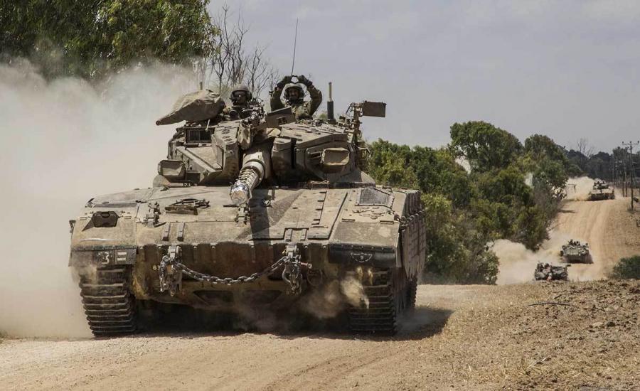 israeli-forces-move-towards-gaza-border-with-tanks-JULY-2014-5