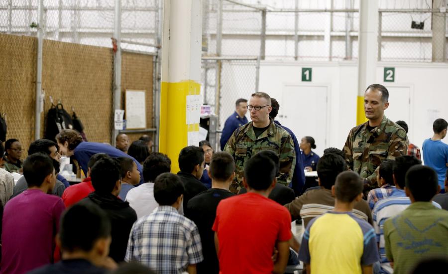 أمريكا تعلن استضافة 20 ألف طفل  مهاجر في قواعدها العسكرية