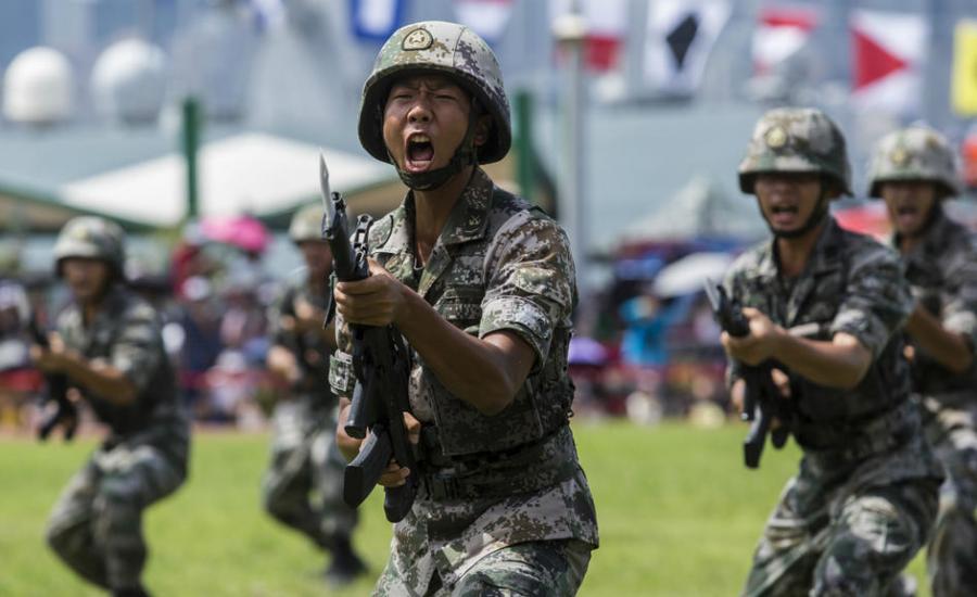 الجيش الصيني قرب هونغ كونغ 