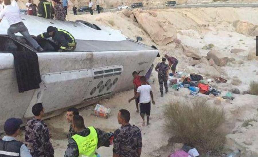 6 وفيات و38 إصابة بحادث مروع لحافلة معتمرين في الأردن