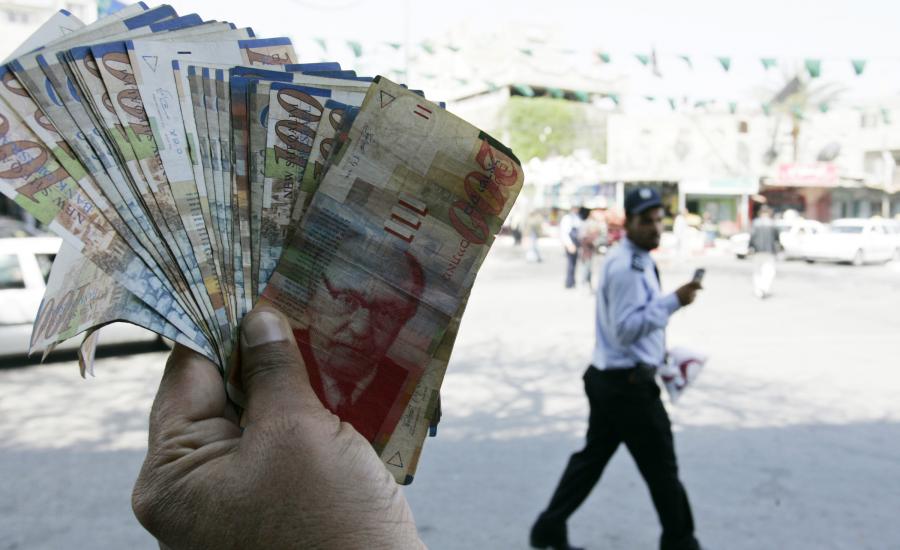 اسرائيل تعيد اموال الفلسطينيين 