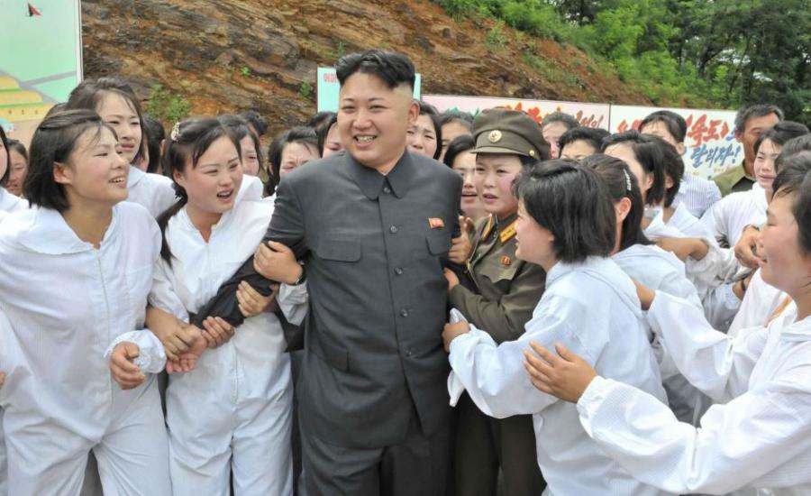 الزعيم الكوري الشمالي والفتيات 