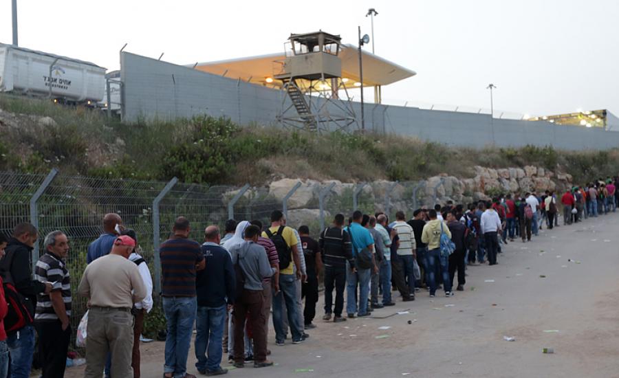 الحكومة الاسرائيلية تصادق على منع دخول الفلسطينيين المديونين
