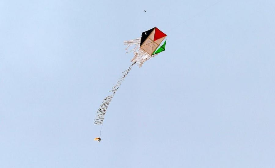 طائرات ورقية تحمل ميلتوف في غزة 