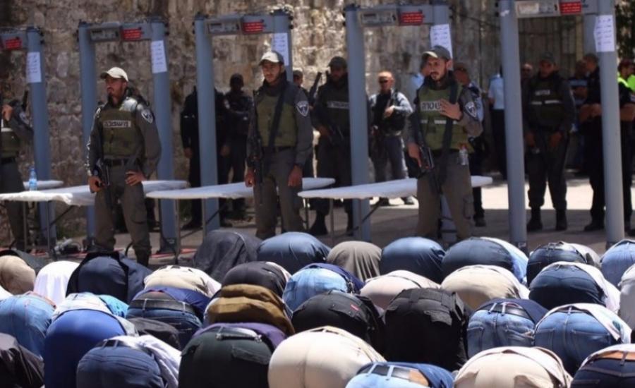 الاحتلال يركب ممرات وحواجز حديدية إضافية في باب الأسباط