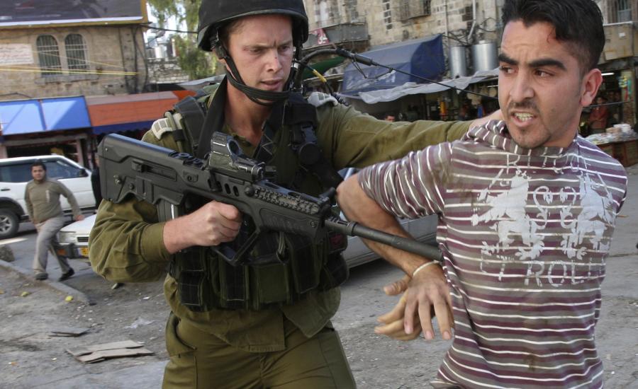 اعتقال وضرب للفلسطينيين في عتصيون 