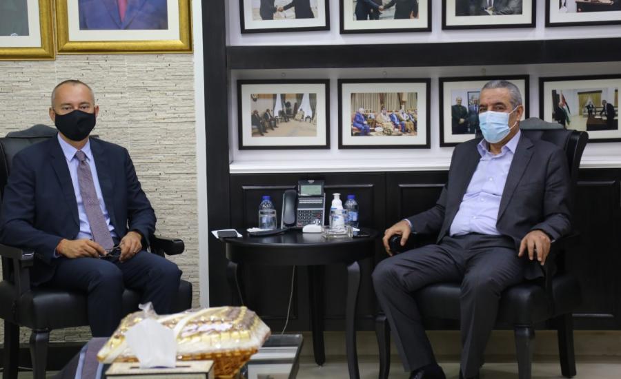 e1ea7b0d-797a-475e-b06c-206e89e8c124