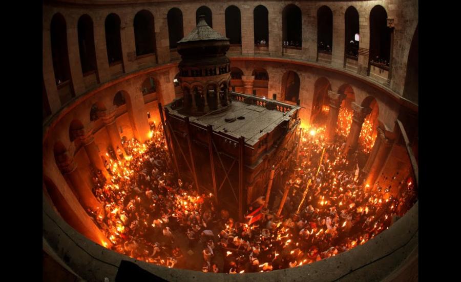 النور المقدس في كنيسة القيامة 