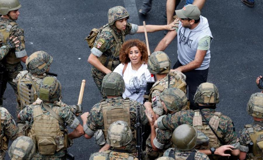 المتظاهرون والجيش اللبناني 