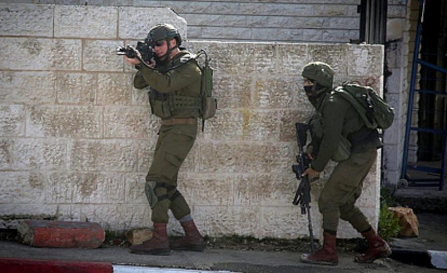 الجيش الاسرائيلي والفلسطينيين 