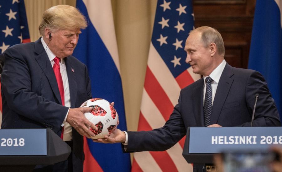 الكرة التي اهداها بوتين لترامب 