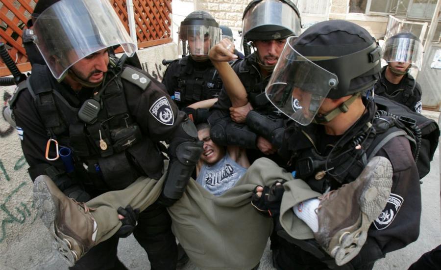 الاحتلال يعتقل طفلاً من سعير شرق الخليل