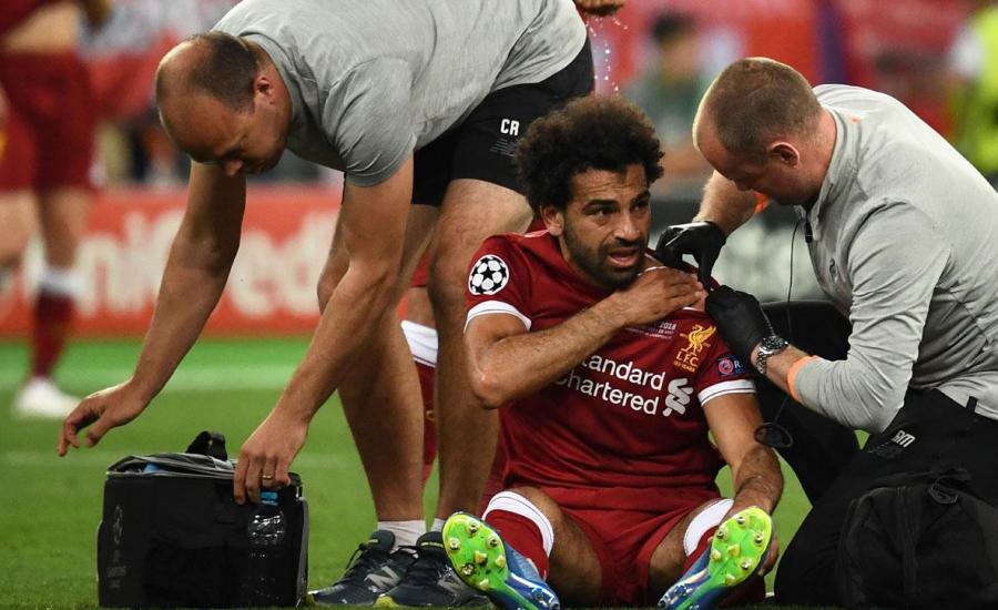 محمد صلاح يخضع للعلاج في أسبانيا على أمل اللحاق بكأس العالم