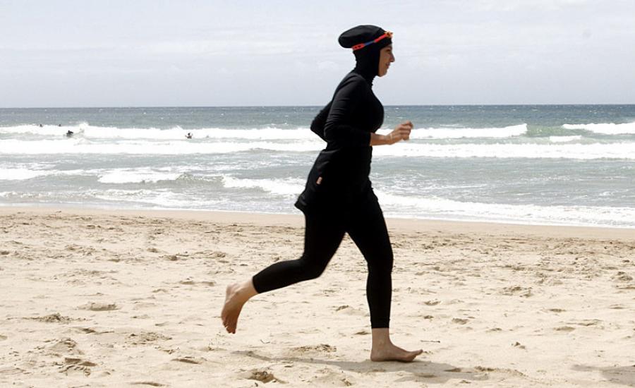 منع امرأة من دخول شاطئ في لبنان بسبب ارتداء "البوركيني"