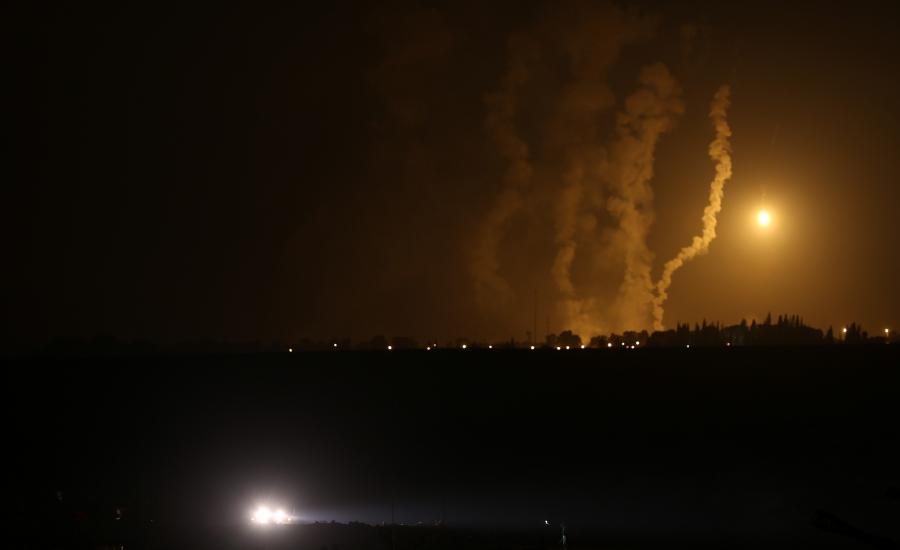 طائرات استطلاع اسرائيلية تقصف سفينتين بميناء غزة