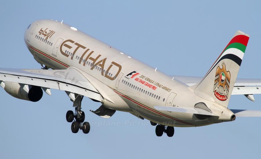 طائرة اماراتية هبطت في تل ابيب 