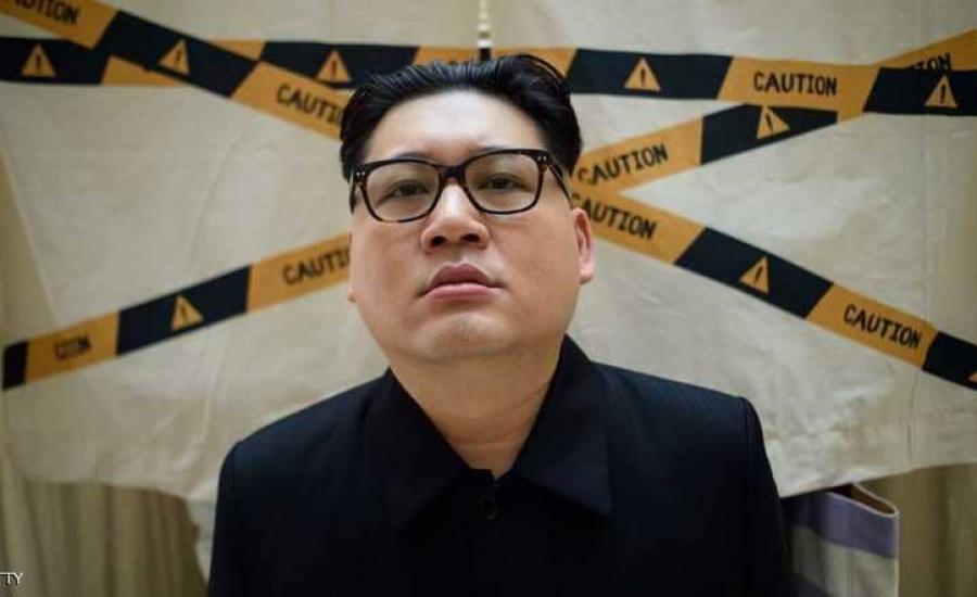 اعتقال شبيه زعيم كوريا الشمالية في سنغافورة وإخضاعه لتحقيق مطوّل