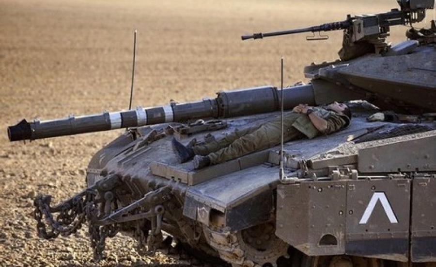 سرقة اسلحة من على دبابة اسرائيلية 