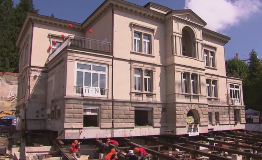 فيديو: إزاحة قصر تاريخي 20 مترا في سويسرا.. كم كلف؟