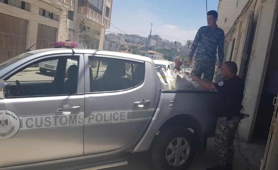 اغلاق مصنع للحلويات في الخليل 