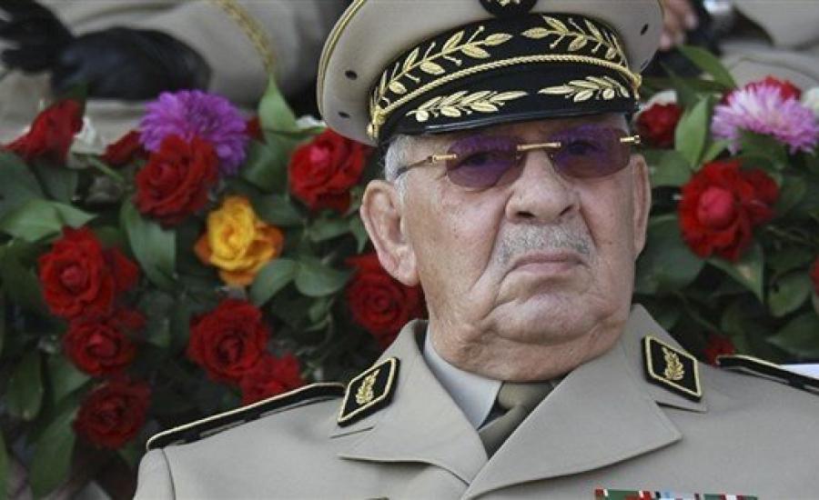 قائد اركان الجيش الجزائري في الامارات وقطر 