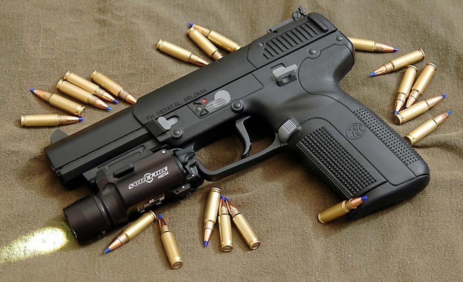 240323_fn-five-seven_oruzhie_weapon_1680x1050_(www.GdeFon.ru)