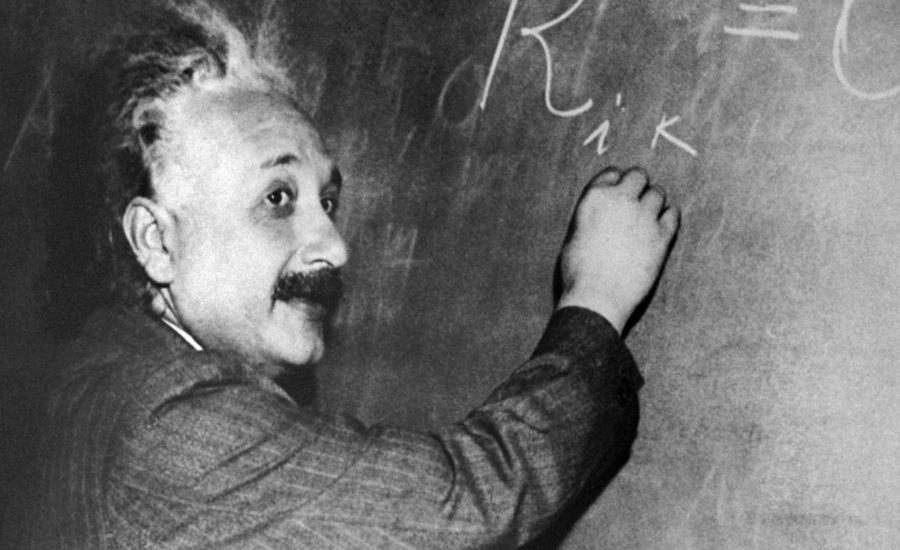 فتى بريطاني خارق يتغلب على آينشتاين وهوكينغ بالذكاء 