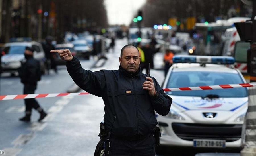 مقتل شرطي في إطلاق نار وسط باريس