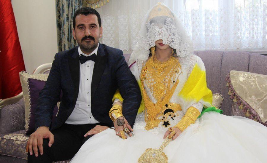 عروسان تركيان يحصلان على نقوط  "300" الف دولار و15 كيلو من الذهب 
