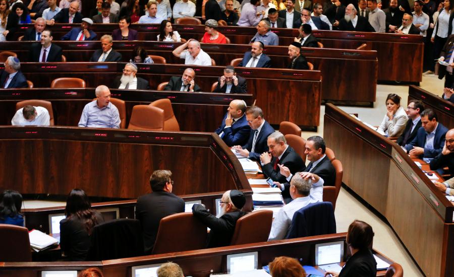 اسرائيل تصادق على تقليص عائدات الضرائب للسلطة