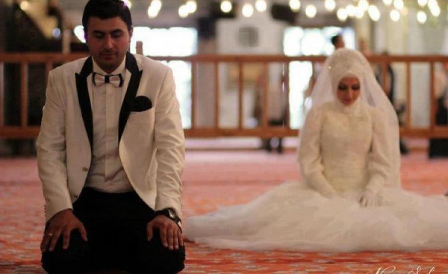 عروسان فلسطينيان والعمرة 