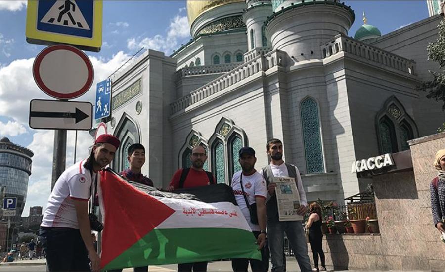 مشجعي تونسي: جئت إلى روسيا لرفع علم فلسطين وتشجيع منتخب بلدي
