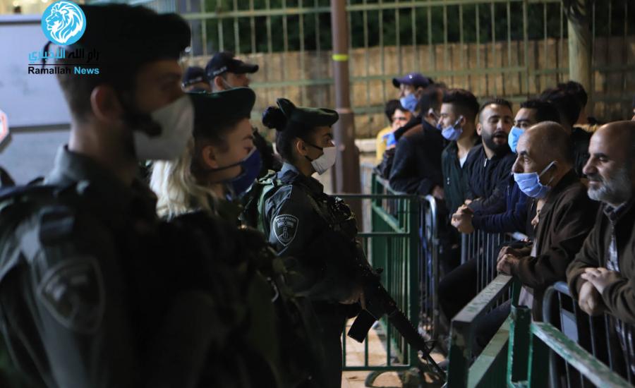 منع الفلسطينيين من اداء صلاة الفجر في الحرم الابراهيمي الشريف 