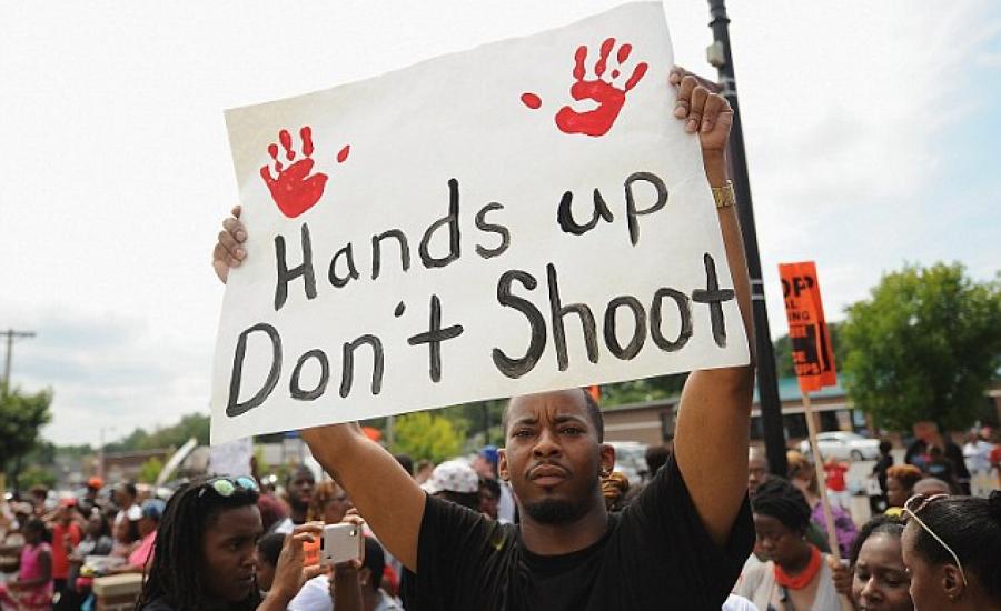 احتجاجات على تبرئة شرطي أمريكي أطلق النار على رجل أسود وقتله