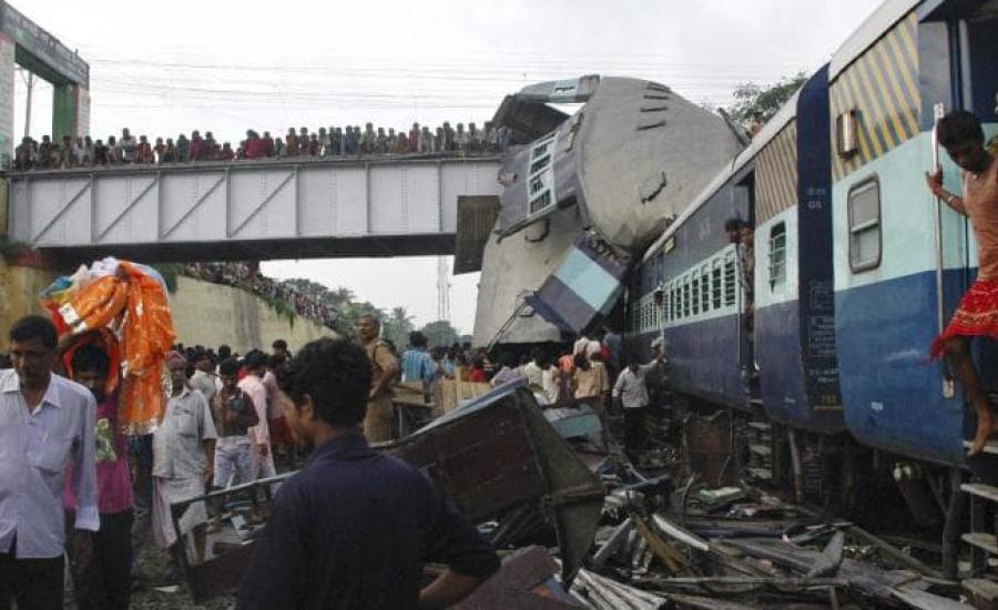 قطار يقتل 60 شخصا في الهند 