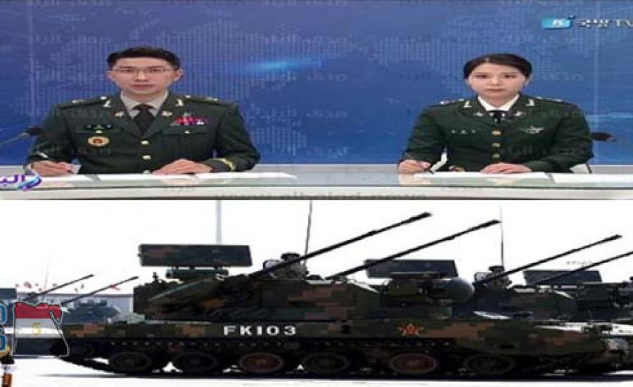 مقدمو  نشرة الأخبار الكورية  بالزي العسكري