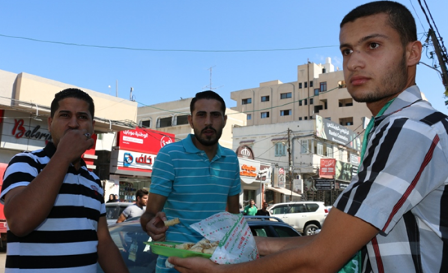 ابتهاج وفرح وتوزيع للحلوى بغزة مع توقيع المصالحة