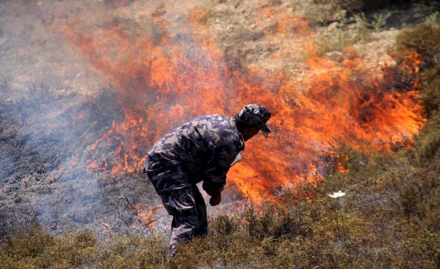 المستوطنون يحرقون اراضي الفلسطينيين 