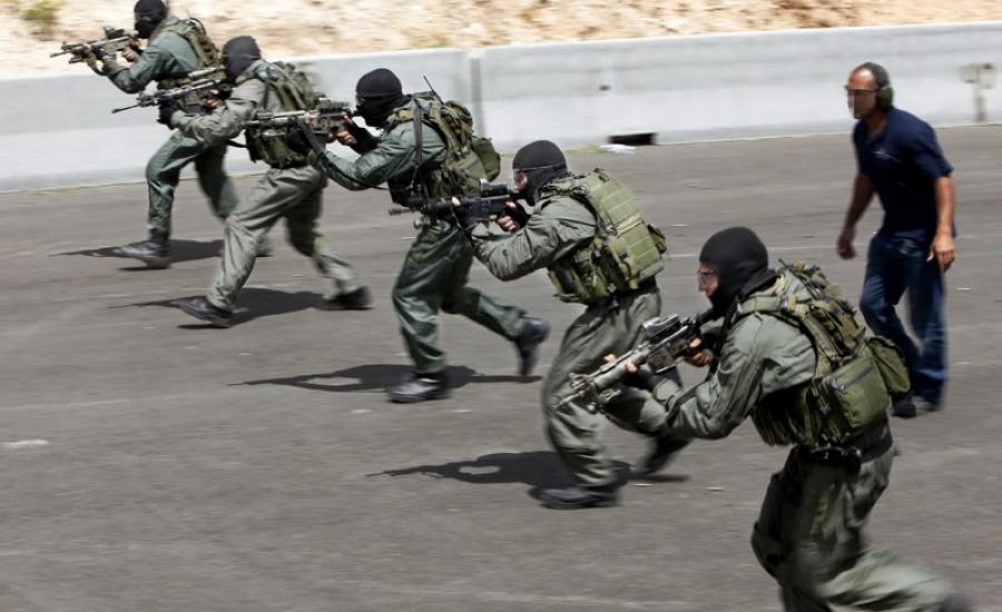 قوات خاصة اسرائيلية تقتل شاباً فلسطينياً بالخليل 