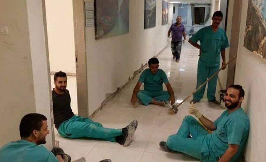 ممرضون في مستشفى جامعة النجاح يعيدون تبليط وترميم قسم غسل الكلى خلال 24 ساعة