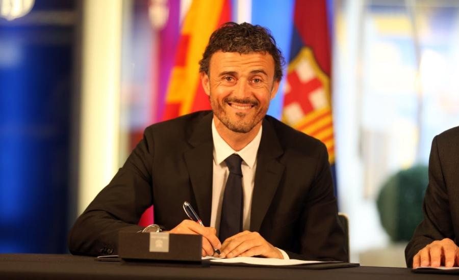 luis-enrique-signs-his-barcelona-contract