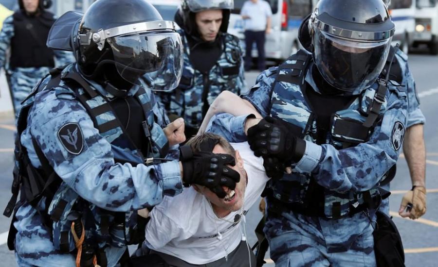 الشرطة الروسية تعتقل معارضية 
