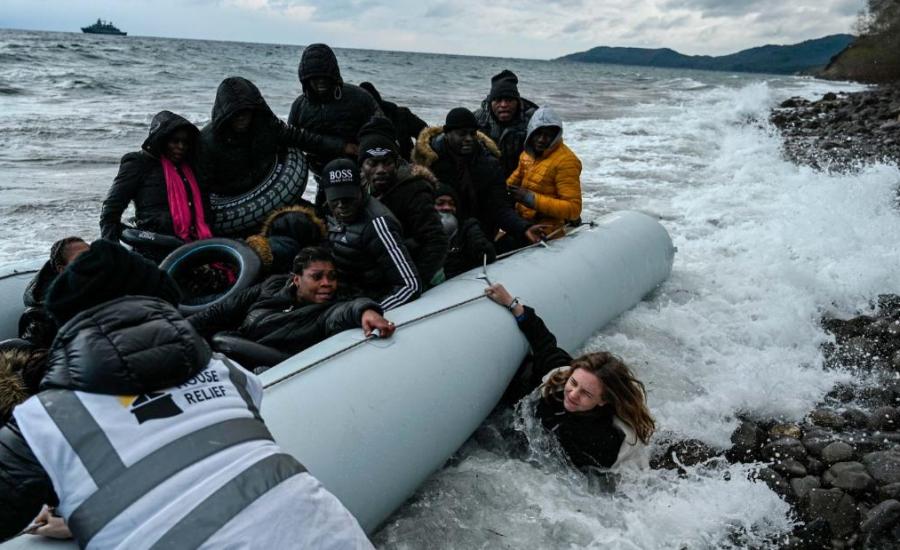 عبور مهاجرين من تركيا الى اليونان 