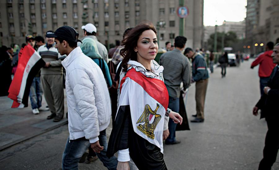 فتاة مصرية تتحرش في الشبان 