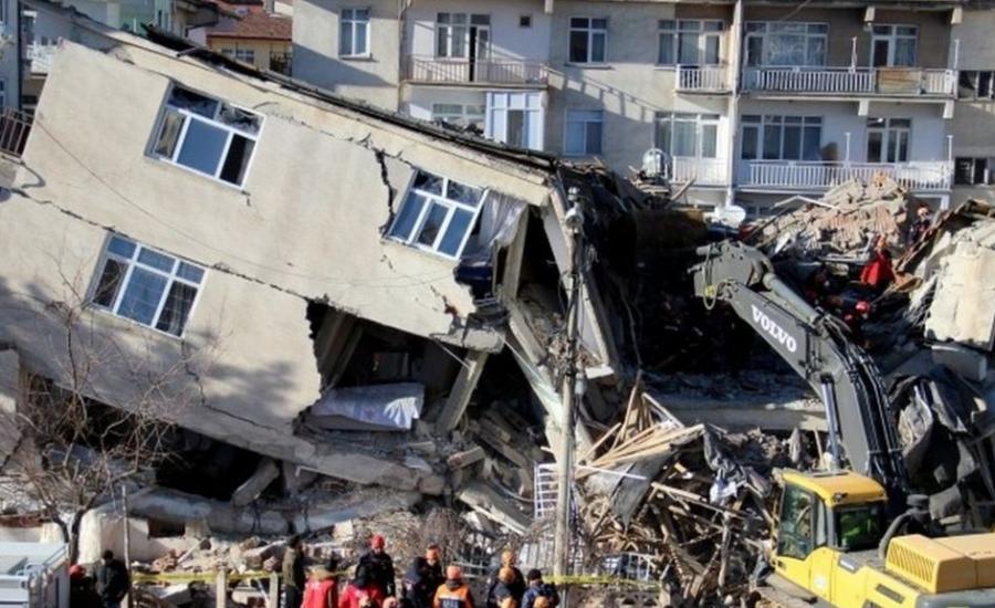 زلزال في ازمير التركية