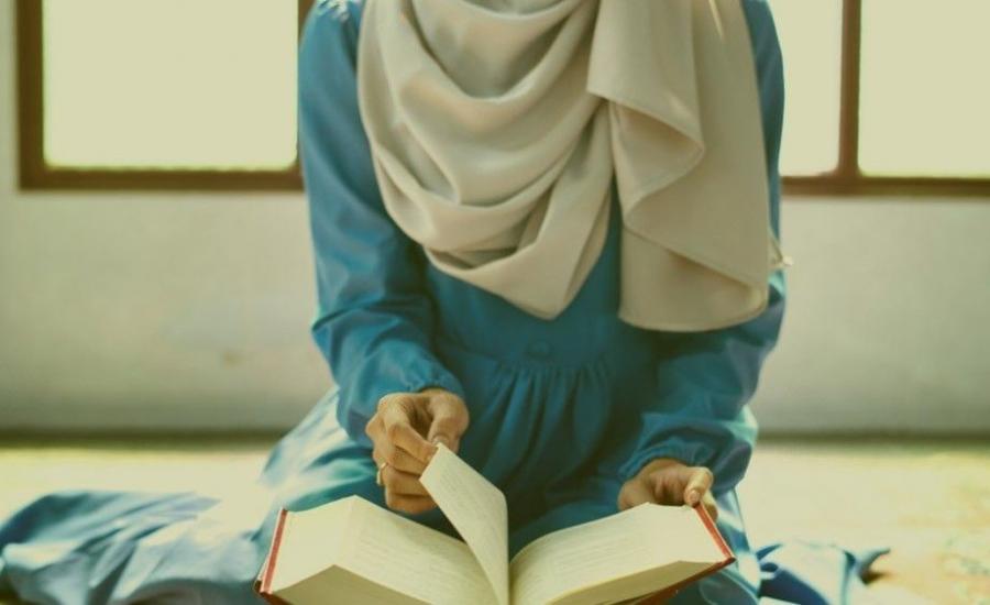 وفاة فتاة وهي تقرأ القرآن عىل معلمتها