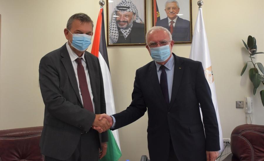 وزير الخارجية الفلسطيني وانروا