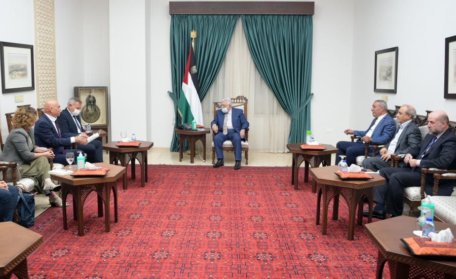 عباس يلتقي بوزيرين في رام الله